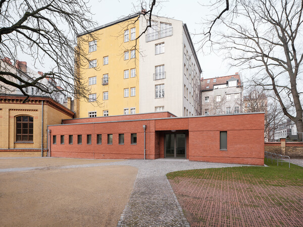 Sporthalle Fraenkelufer D/FORM Gesellschaft für Architektur + Städtebau mbH
