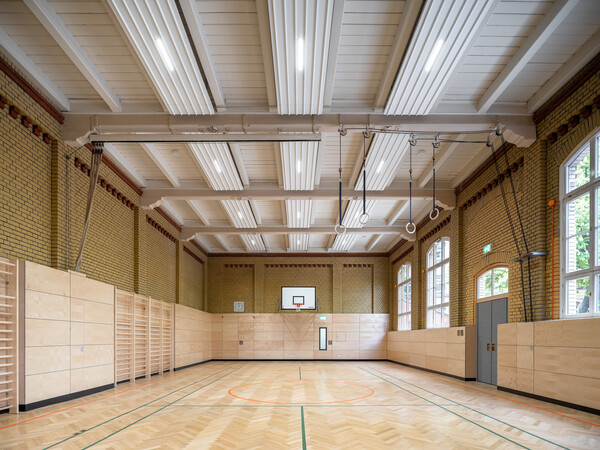 Sporthalle Fraenkelufer D/FORM Gesellschaft für Architektur + Städtebau mbH